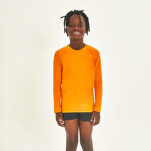 Load image into Gallery viewer, Model Front: Uv Line Rash Guard Longsleeve Uprpo Inf Amarelo Queimado Upf50+