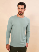 Load image into Gallery viewer, Model Front: Uv Line Rash Guard Longsleeve New Fit Masc Verde Agua Upf50+