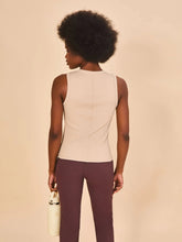 Load image into Gallery viewer, Model Back: Uv Line Fitness Top Regata Fem Ribbed Sand Upf50+