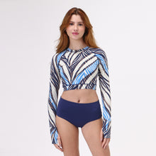 Load image into Gallery viewer, Model Front: Uv Line Set Bikini Ondas Upf50+
