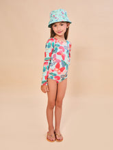 Load image into Gallery viewer, Model Front: Uv Line Bucket Hat Napoli Baby Borboletinha Upf50+