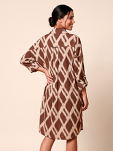 Load image into Gallery viewer, Model Back: Uv Line Shirtdress Shirtdress Ipanema Diamond Upf50+