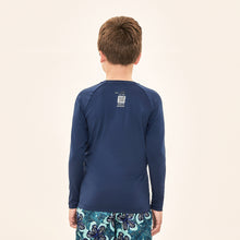 Load image into Gallery viewer, Model Back: Uv Line Rash Guard Acqua Qr Code Marinho Upf50+