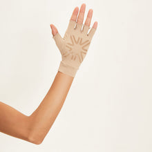 Load image into Gallery viewer, Image 04: Uv Line Glove Meduim Gloves Long Fingerss Uni Beige Upf50+
