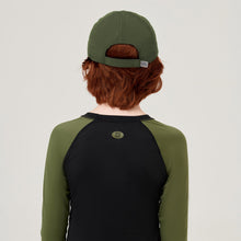 Load image into Gallery viewer, Model Back: Uv Line Caps Cap Teens Colors Inf Green Militar Upf50+
