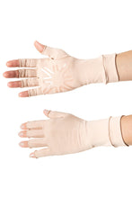 Load image into Gallery viewer, Model Front: Uv Line Glove Meduim Gloves Long Fingerss Uni Beige Upf50+
