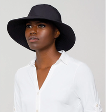 Load image into Gallery viewer, Model Front: Uv Line Bucket Hat Hat California Nac Fem Black Upf50+
