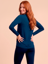 Load image into Gallery viewer, Model Back: Uv Line Rash Guard Longsleeve Uvpro Fem Cobalt Upf50+
