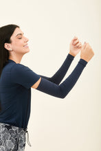 Load image into Gallery viewer, Image 03: Uv Line Glove Sun-Protection Sleeve Navy Upf50+
