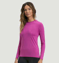Load image into Gallery viewer, Model Front: Uv Line Rash Guard Longsleeve Uvpro Fem Pink Upf50+
