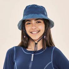 Load image into Gallery viewer, Model Front: Uv Line Bucket Hat Basic Kids Maringo Azul Ceu Upf50+
