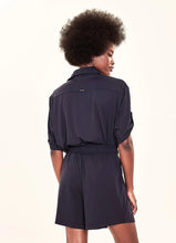Load image into Gallery viewer, Model Back: Uv Line Fitness Bottom Shorts Fem Basic Black Upf50+
