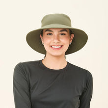 Load image into Gallery viewer, Model Front: Uv Line Bucket Hat Hat California Nac Fem Green Militar Upf50+
