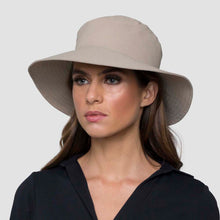 Load image into Gallery viewer, Model Front: Uv Line Bucket Hat Hat California Nac Fem Sand Upf50+
