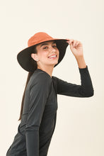 Load image into Gallery viewer, Image 02: Uv Line Floppy Hat San Diego Preto Caramelo Upf50+
