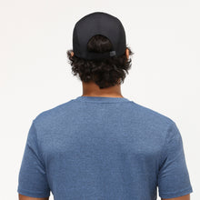 Load image into Gallery viewer, Model Back: Uv Line Caps Cap Uv Pro Masc Black Upf50+
