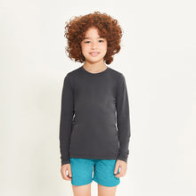 Load image into Gallery viewer, Model Front: Uv Line Rash Guard Longsleeve Uvpro Kids Preto Upf50+
