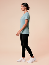 Load image into Gallery viewer, Image 03: Uv Line Beach Top T-Shirt Uvpro Fem Green Water Upf50+

