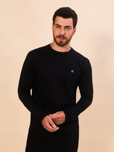 Load image into Gallery viewer, Model Front: Uv Line Rash Guard Longsleeve Skin Infratherm Masc Preto Upf50+

