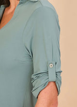 Load image into Gallery viewer, Image 04: Uv Line Shirtdress Shirtdress Copenhagen Water Green Upf50+

