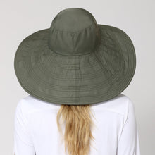 Load image into Gallery viewer, Model Back: Uv Line Floppy Hat Hat Beverly Hills I18 Fem Green Militar Upf50+
