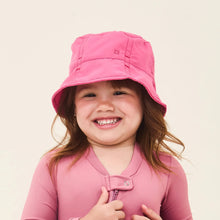 Load image into Gallery viewer, Model Front: Uv Line Bucket Hat Hat Napoli Basic Kids Nac Inf Pink Upf50+
