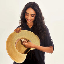 Load image into Gallery viewer, Image 05: Uv Line Floppy Hat Hat Santorini Imp Fem Wheat Upf50+
