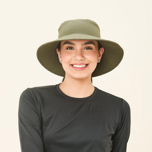 Load image into Gallery viewer, Model Front: Uv Line Bucket Hat California Verde Militar Upf50+
