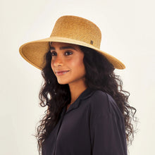 Load image into Gallery viewer, Image 02: Uv Line Floppy Hat Hat Santorini Imp Fem Wheat Upf50+
