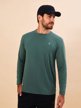 Load image into Gallery viewer, Model Front: Uv Line Rash Guard Longsleeve New Fit Textura Masc Verde Jade Upf50+

