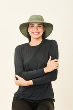 Load image into Gallery viewer, Model Front: Uv Line Floppy Hat San Remo Militar Preto Upf50+
