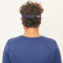Load image into Gallery viewer, Model Back: Uv Line Visor Athletic Dry Marinho
