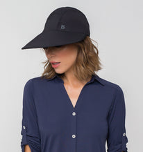 Load image into Gallery viewer, Model Front: Uv Line Caps Capri Colors Preto
