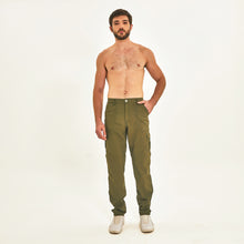 Load image into Gallery viewer, Model Front: Uv Line Fitness Bottom Chelsea Verde Militar Upf50+
