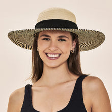 Load image into Gallery viewer, Model Front: Uv Line Panama Hat Ibiza Areia Preto Upf50+
