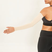 Load image into Gallery viewer, Model Back: Uv Line Glove Long Sleeve Beige Upf50+
