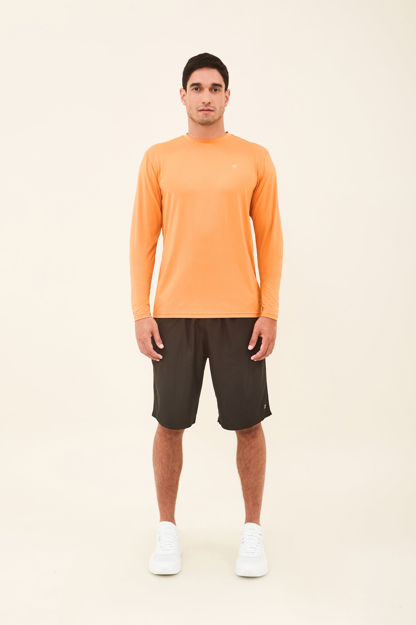 Model Front: Uv Line Rash Guard Longsleeve Uvpro Laranja Upf50+