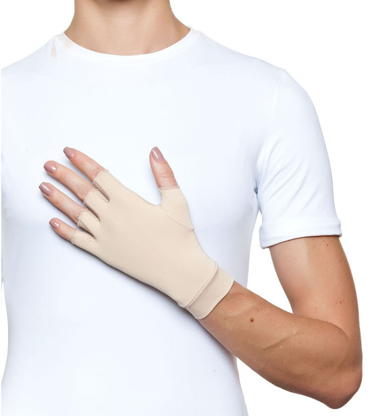Model Front: Uv Line Glove Luva Curta Uni Bege