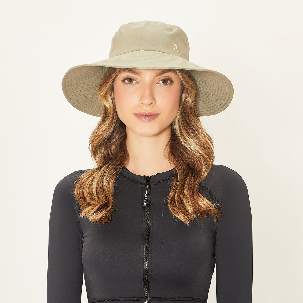 Model Front: Uv Line Floppy Hat Lyon Kaki Upf50+
