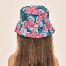 Load image into Gallery viewer, Model Back: Uv Line Bucket Hat Napoli Kids Hibiscus Upf50+

