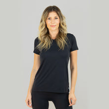 Load image into Gallery viewer, Model Front: Uv Line Fitness Top Sport Fit Fem Preto Upf50+
