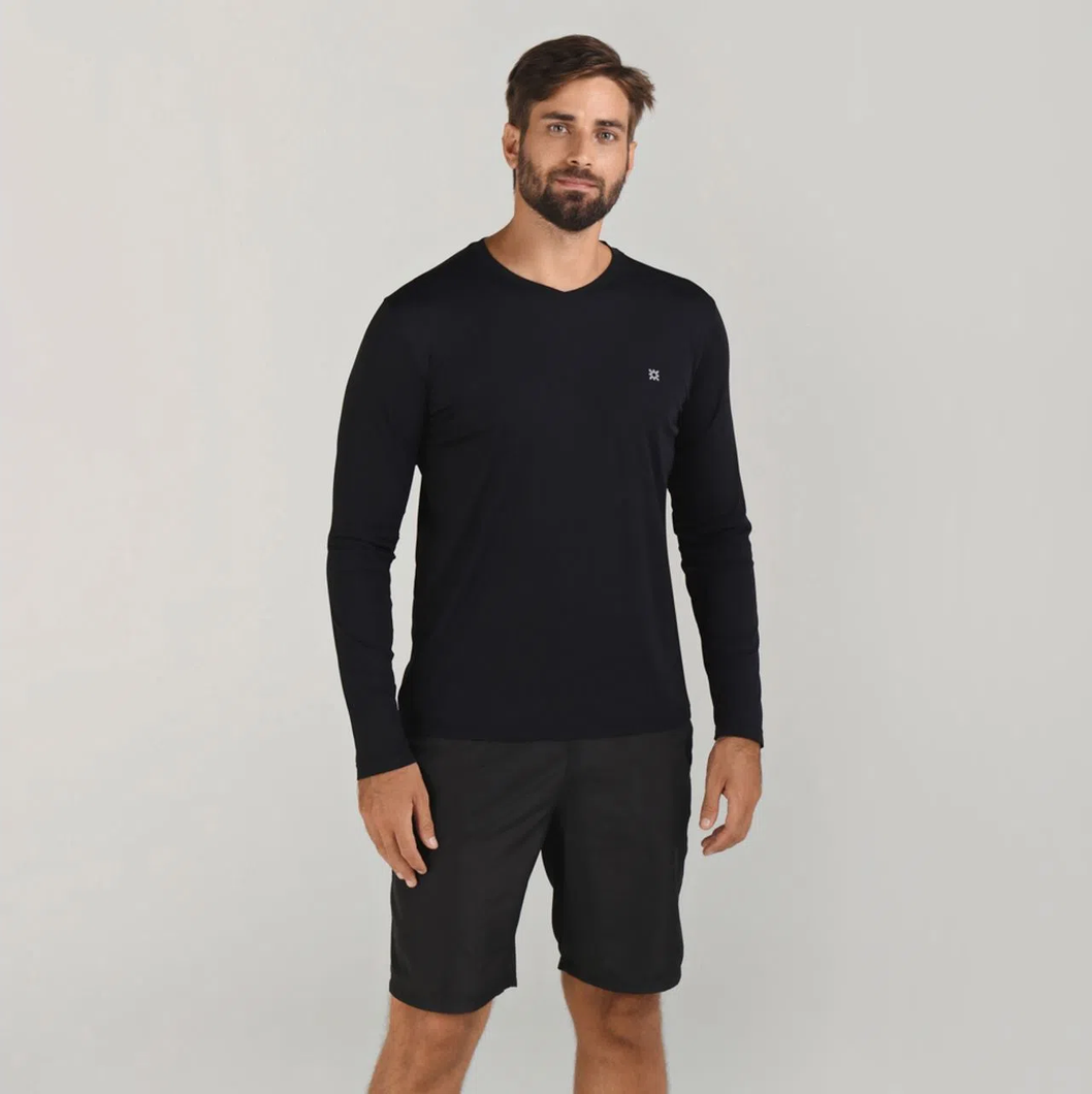 Model Front: Uv Line Fitness Top Sport Fit Ml Preto Msc