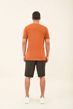 Load image into Gallery viewer, Model Back: Uv Line T-Shirt For Men T-Shirt Sport Fit Caramelo Upf50+
