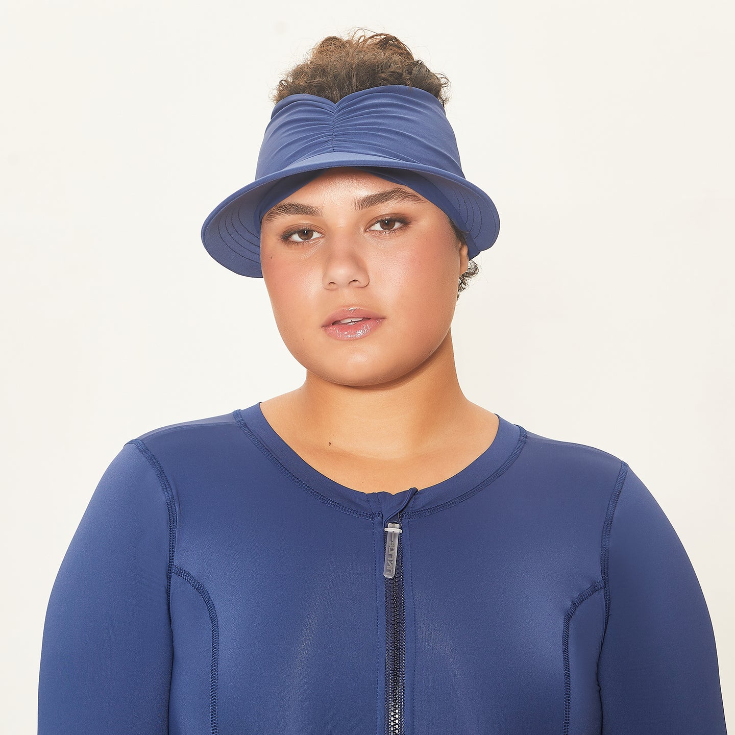 Model Front: Uv Line Visor Visor Granada Eva Marinho Fosco Upf50+