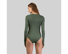 Load image into Gallery viewer, Maio Macae Verde Militar UPF50+

